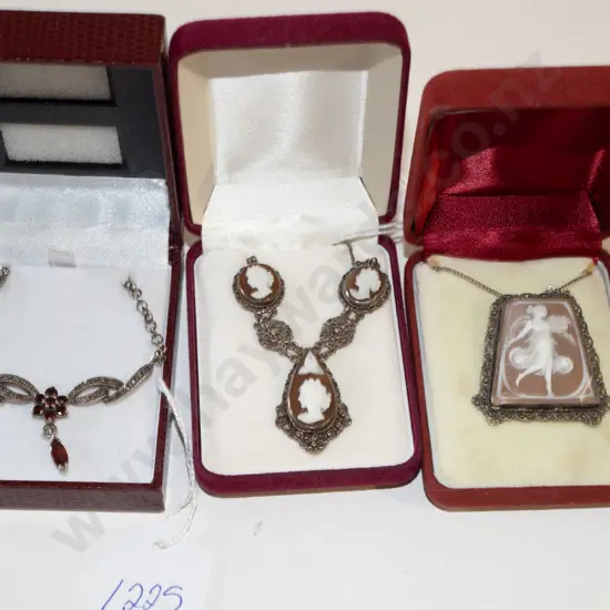2x cameo pendant necklaces, 1x other necklace