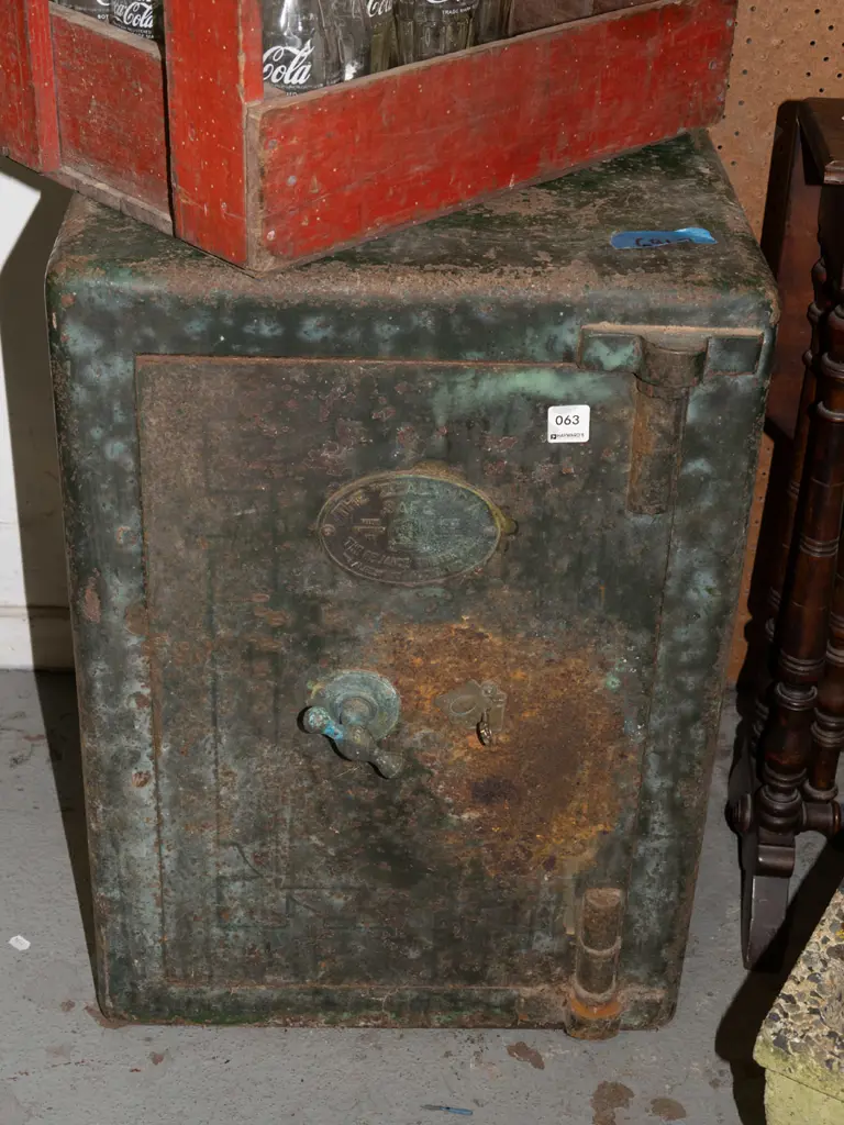 Zealandia safe - significant rust - key in office H620 W440 D430 Image 1++