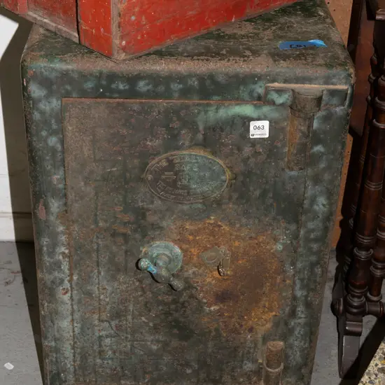 Zealandia safe - significant rust - key in office H620 W440 D430