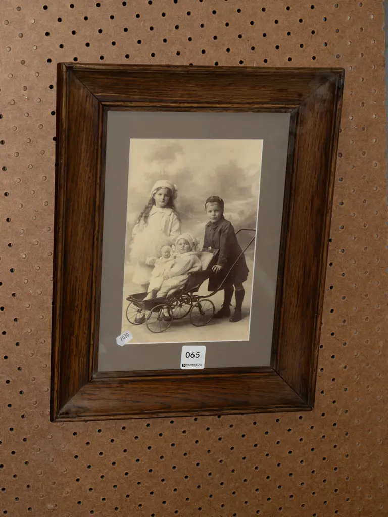 framed photographic print  - children Image 1++