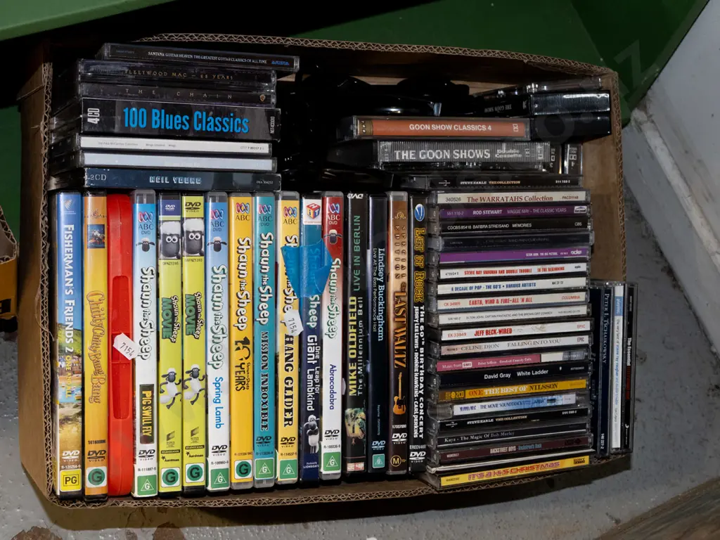box; DVDs, CDs, 3D glasses Image 1++