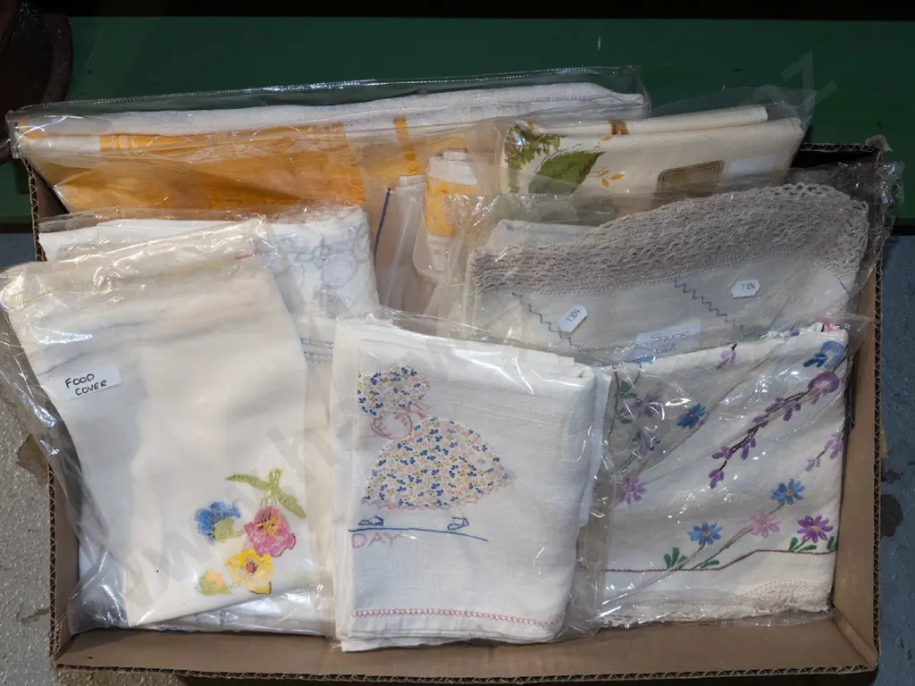 box; needlework linen Image 1++