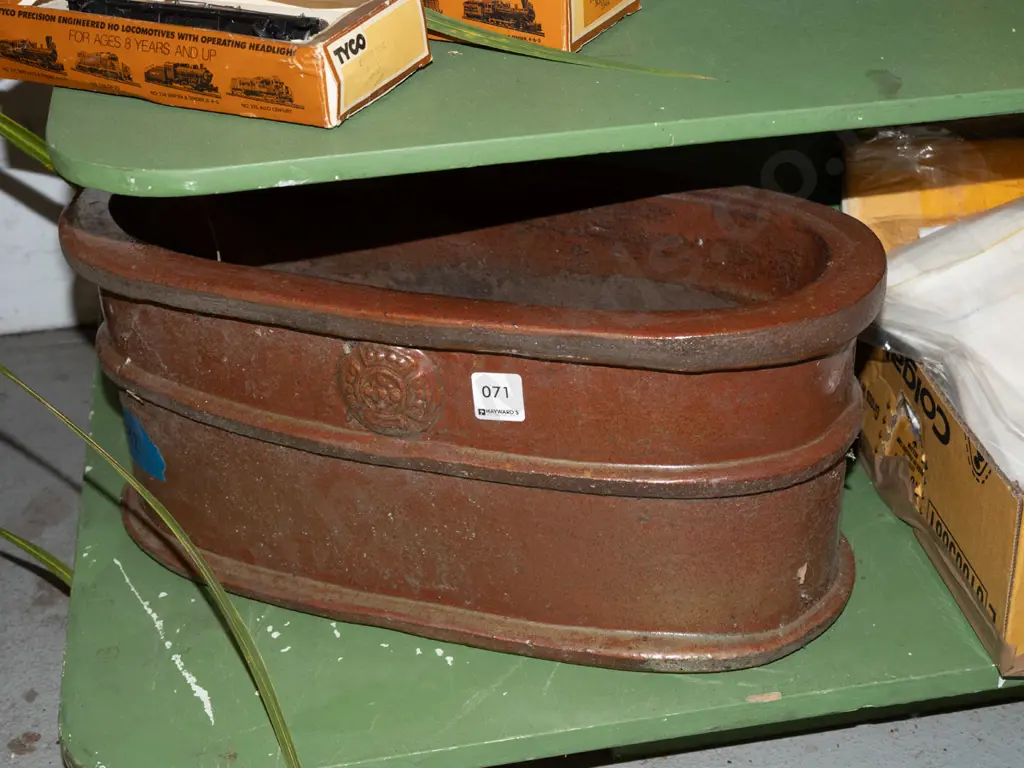 oval glazed garden planter H205 Image 1++