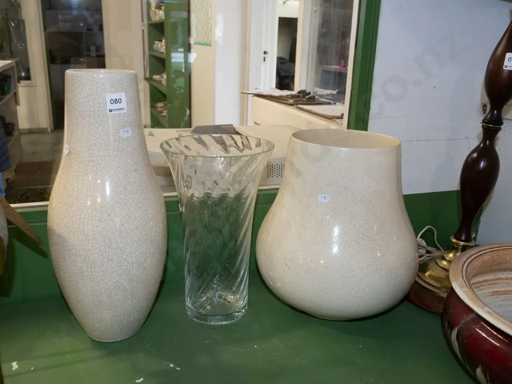 2x ceramic, 1x glass vases Tallest H390 Image 1++
