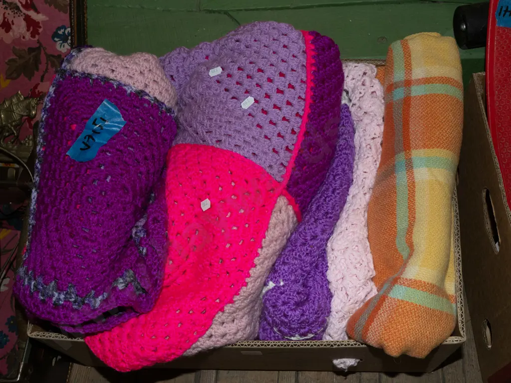 box; woollen blankets, crochet blankets Image 1++
