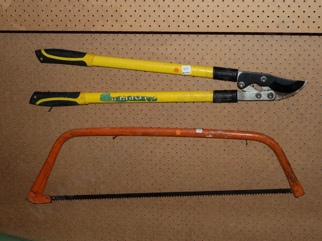 loppers, pruning saw - orange dots Image 1++