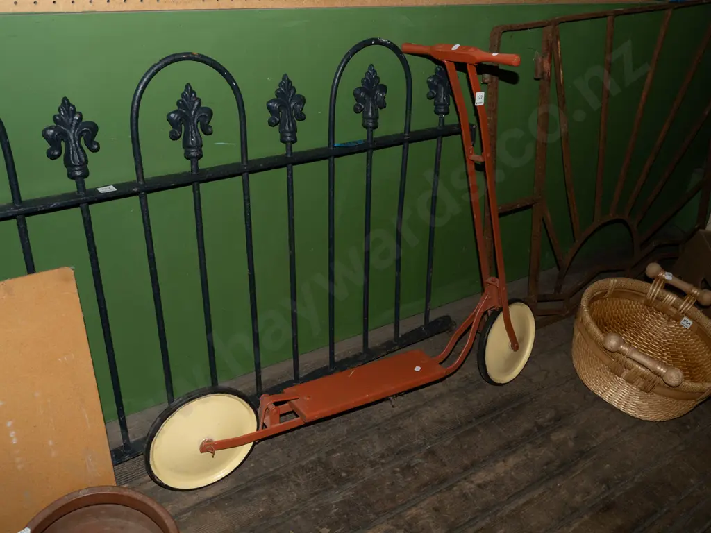 vintage scooter Image 1++