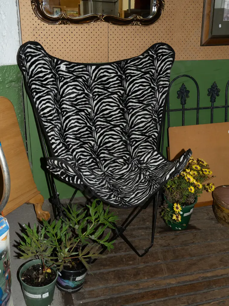 zebra patterned camping chair Image 1++