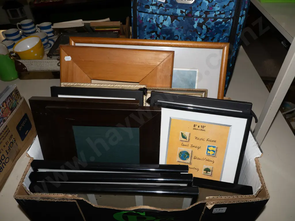 box; photo frames, prints Image 1++