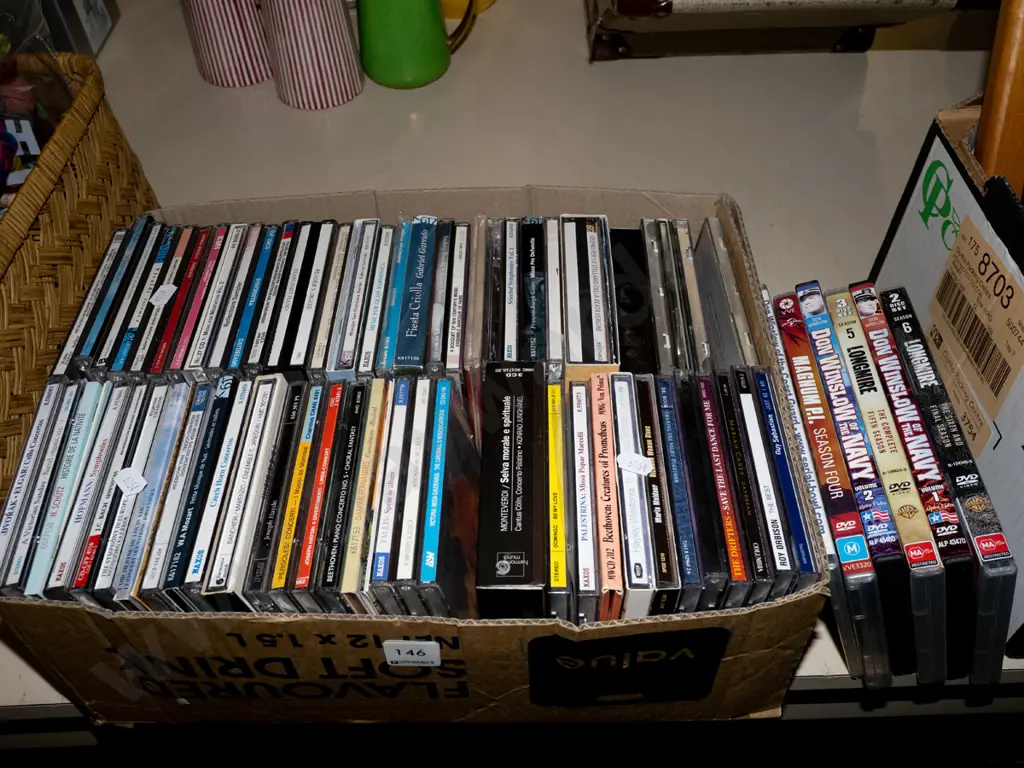 box; CDs, DVDs Image 1++