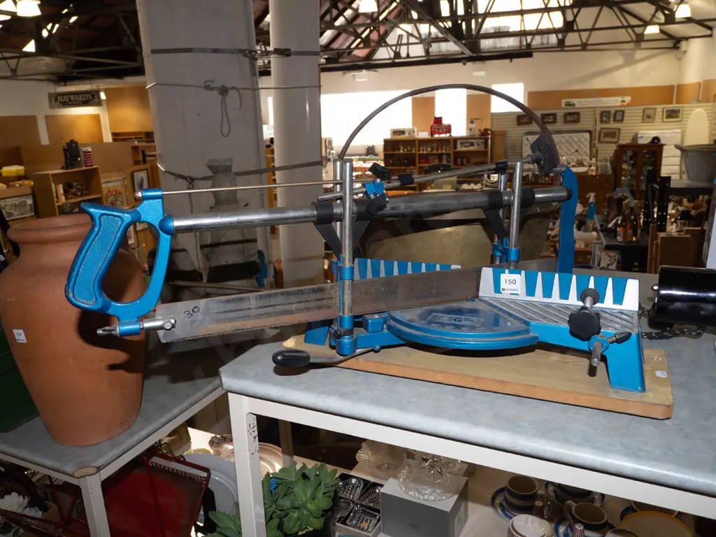 mitre saw and stand Image 1++
