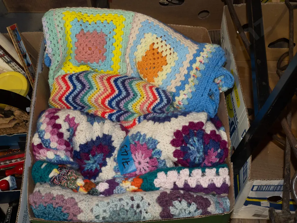 box; crochet blankets Image 1++