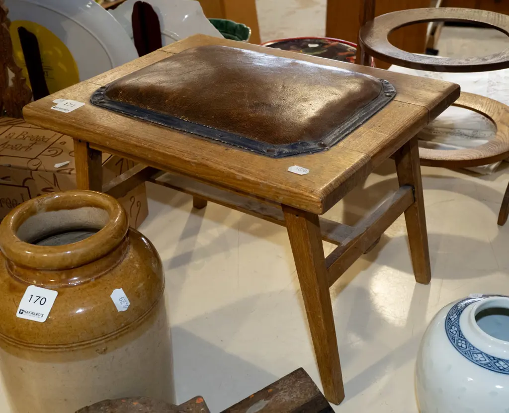 oak leather stool H250 Image 1++