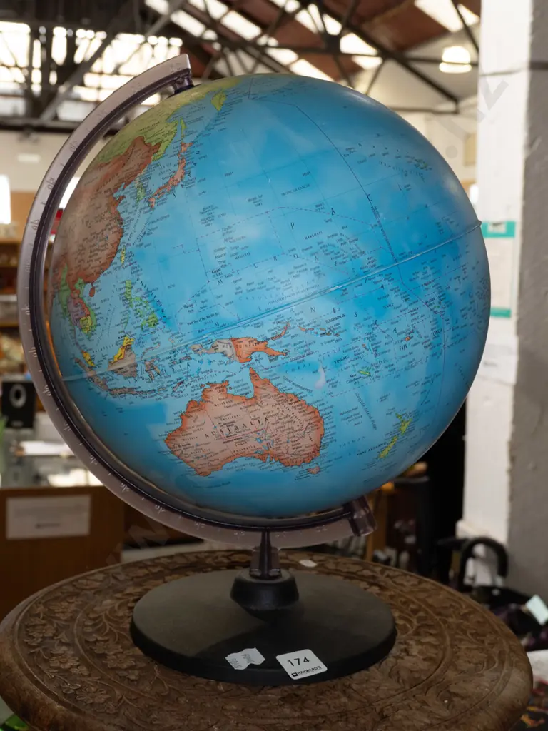 world globe H420 Image 1++