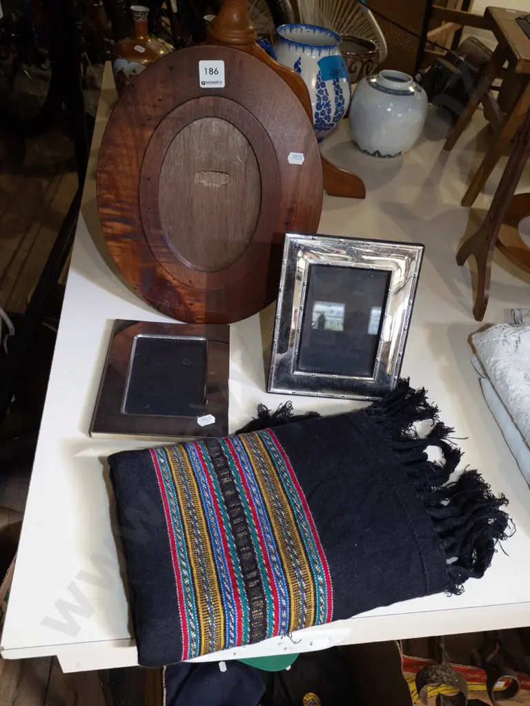 photo frames, scarf Image 1++
