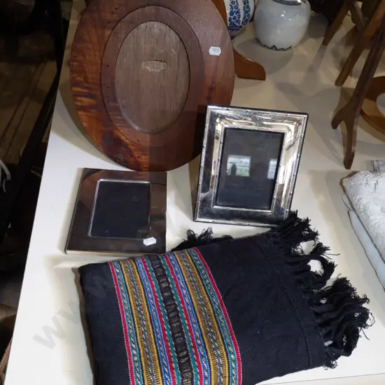 photo frames, scarf