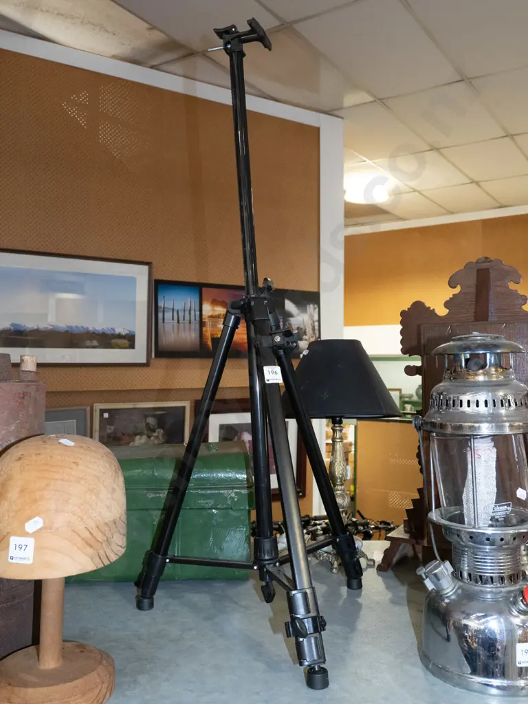 adjustable tripod artist's easel stand - may be missing some parts Image 1++