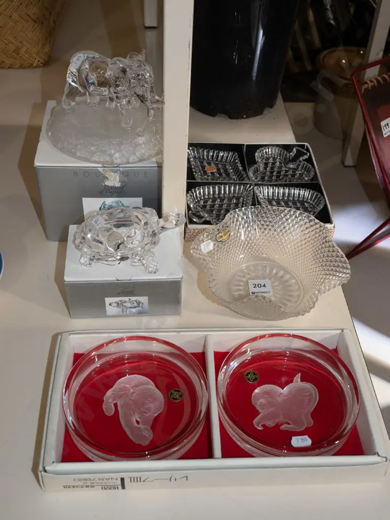 assorted crystal; figurines, dishes etc Image 1++