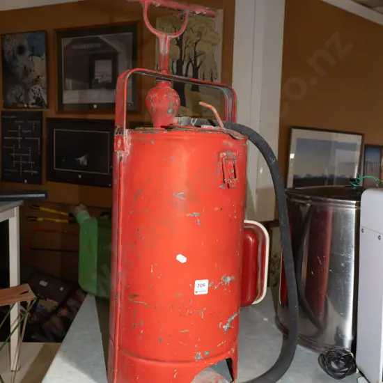 stirrup pump fire extinguisher