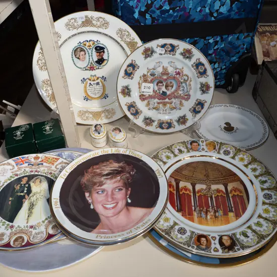 royal memorabilia plates, 2x trinket dishes