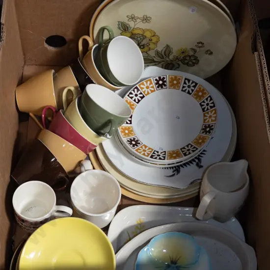 box; Crown Lynn cups, plates, saucers etc