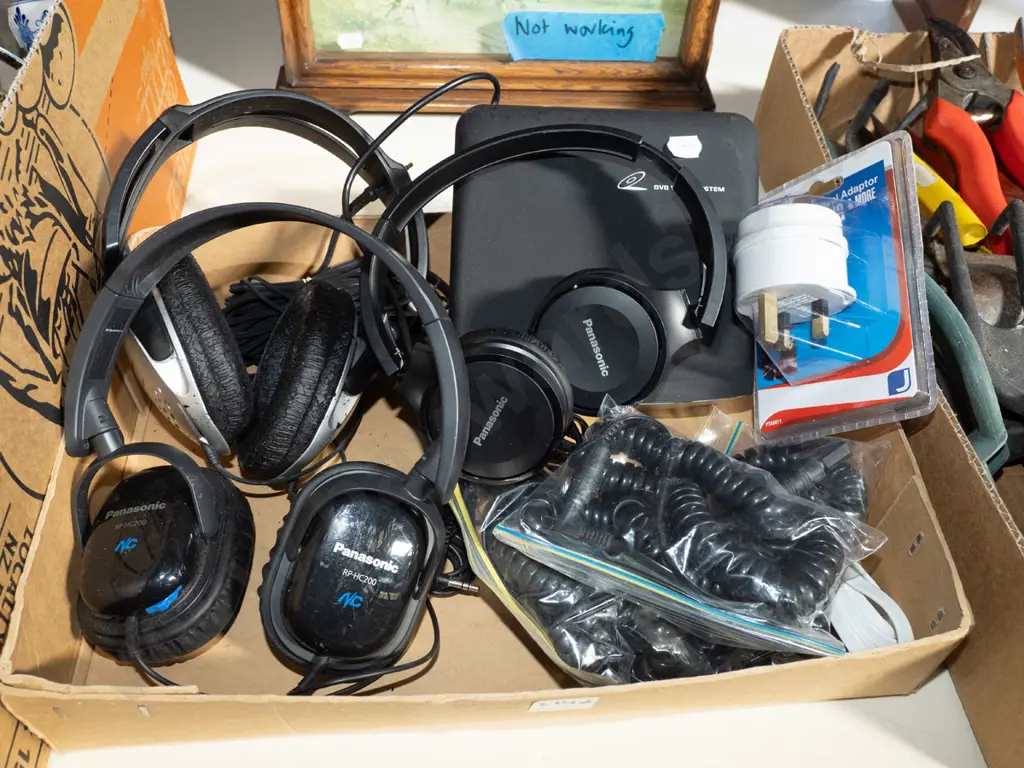box; headphones, travel adapter etc Image 1++