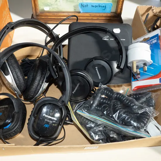 box; headphones, travel adapter etc