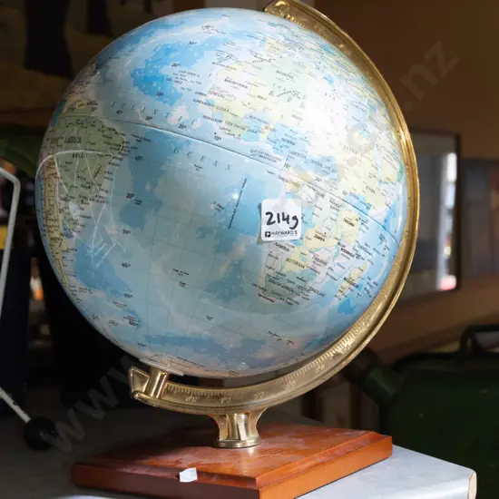 world globe on stand H320