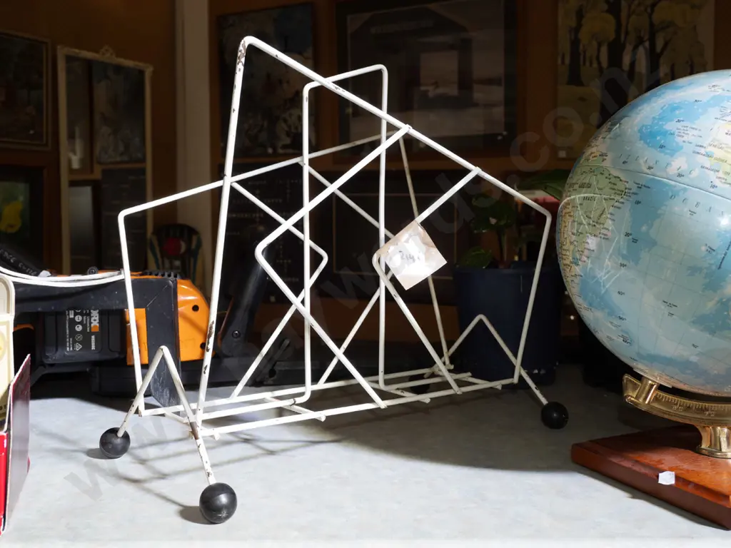 white painted retro magazine rack Image 1++