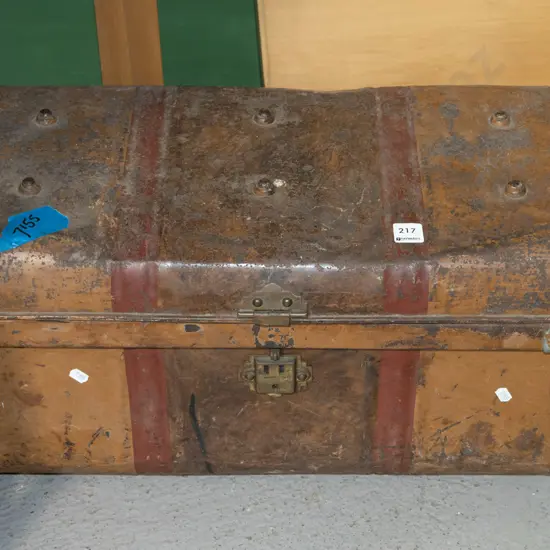 small tin trunk L550