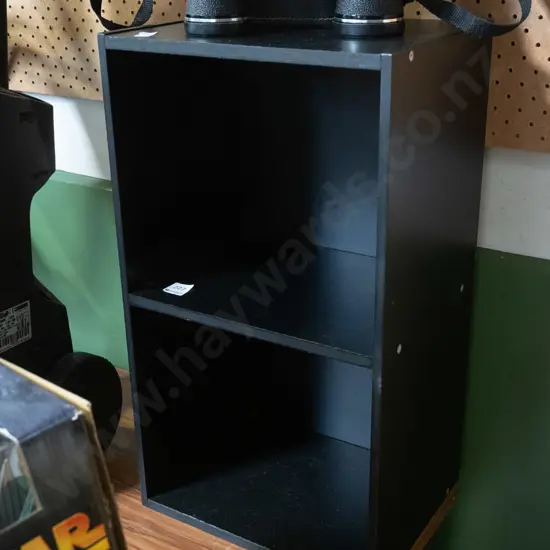 small painted shelves H540