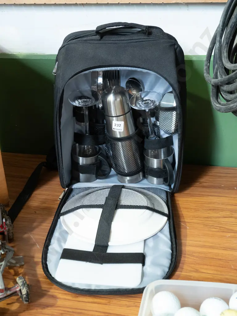 picnic hamper/backpack Image 1++