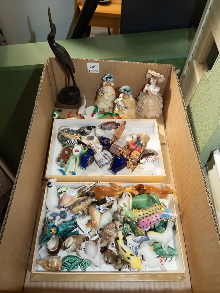 box; various ornaments Image 1++