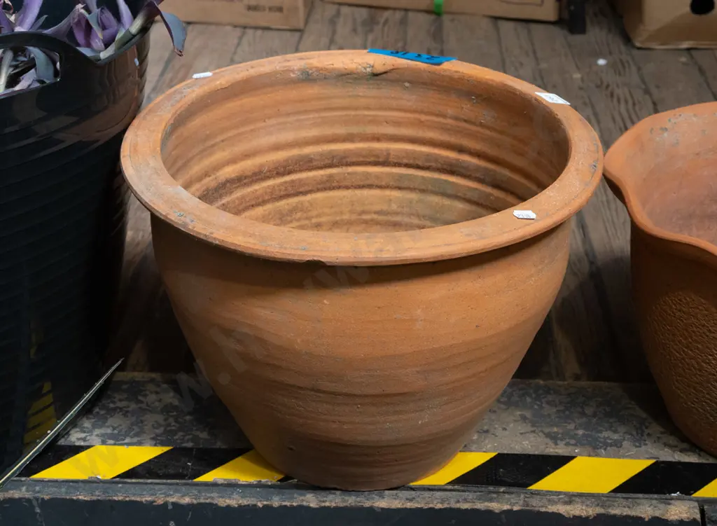 terracotta planter H300 Image 1++