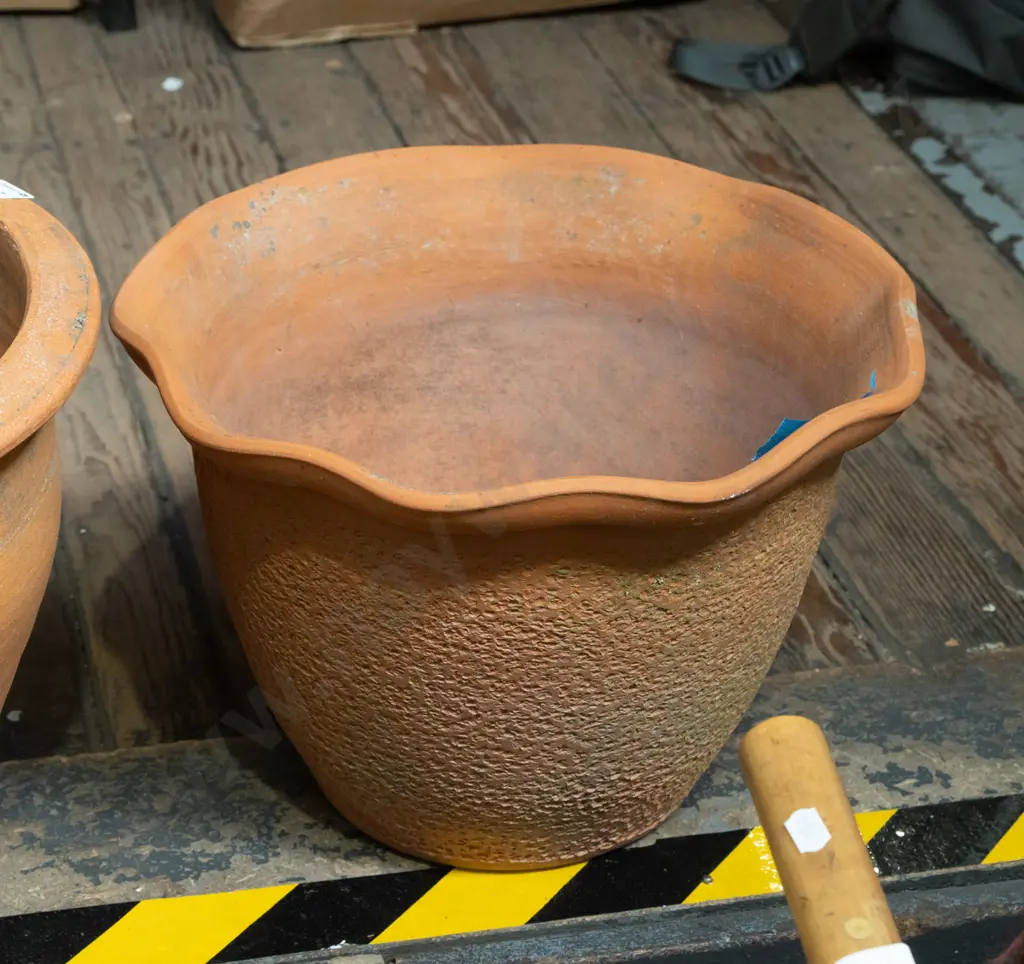 terracotta planter H240 Image 1++