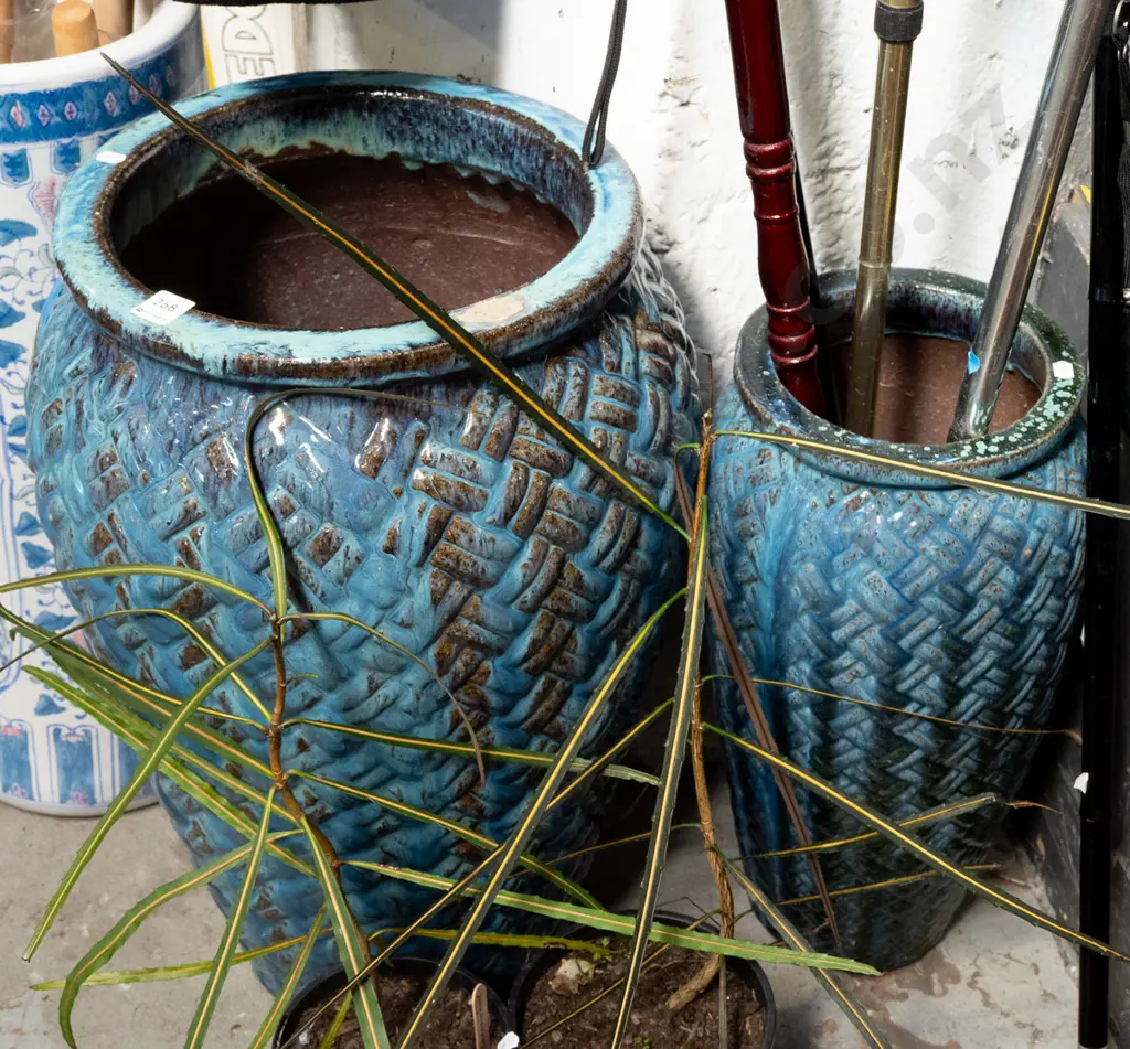 2x glazed patterned planters Tallest H600 Image 1++