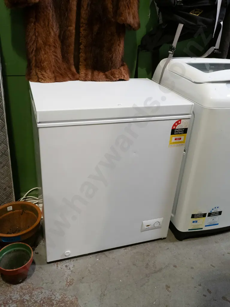 small unbranded chest freezer H840 W700 D670 Image 1++