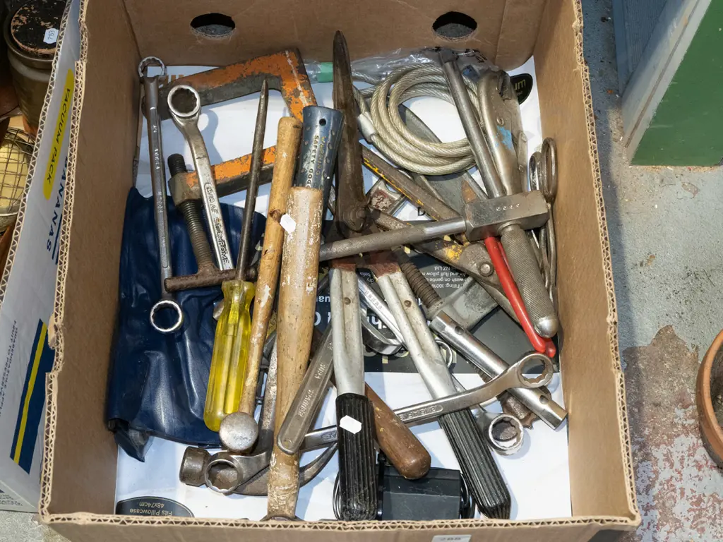 box of tools; spanners, hammers etc Image 1++