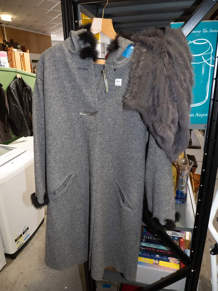 ladies coat and faux feather stole Image 1++