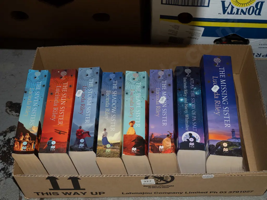 box; Lucinda Riley books Image 1++