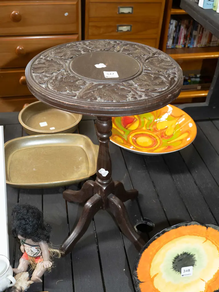 chip carved wine table H460 Image 1++