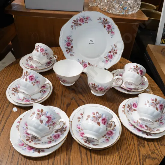 Queen Anne 21 piece tea set