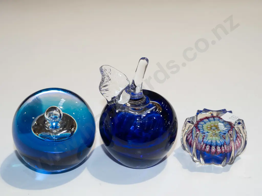 3x art glass paperweights Image 1++