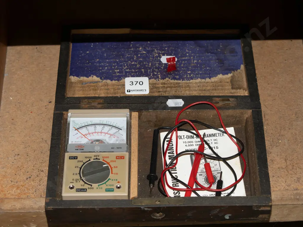 wood cased voltmeter Image 1++