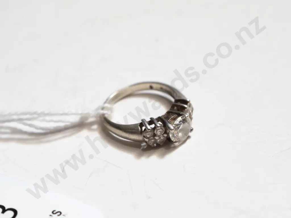 sterling silver cz ring - discolouration to one of the stones Image 1++