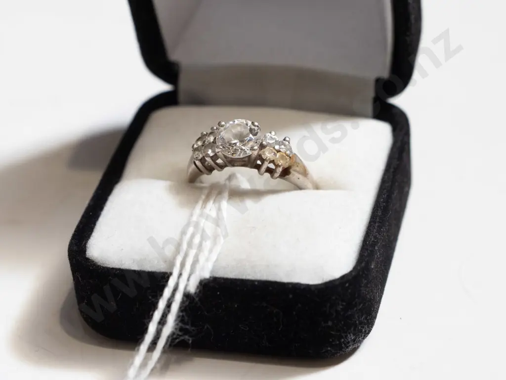 sterling silver cz ring - discolouration to one of the stones Image 1++