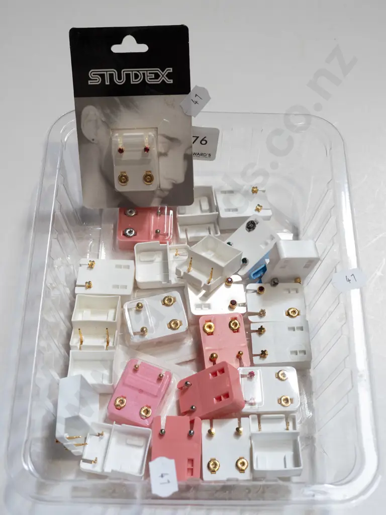 tray of stud earrings Image 1++