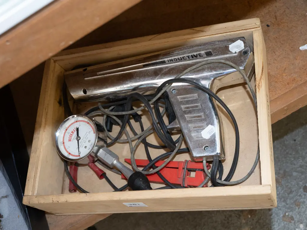 box; timing light and pressure tester Image 1++