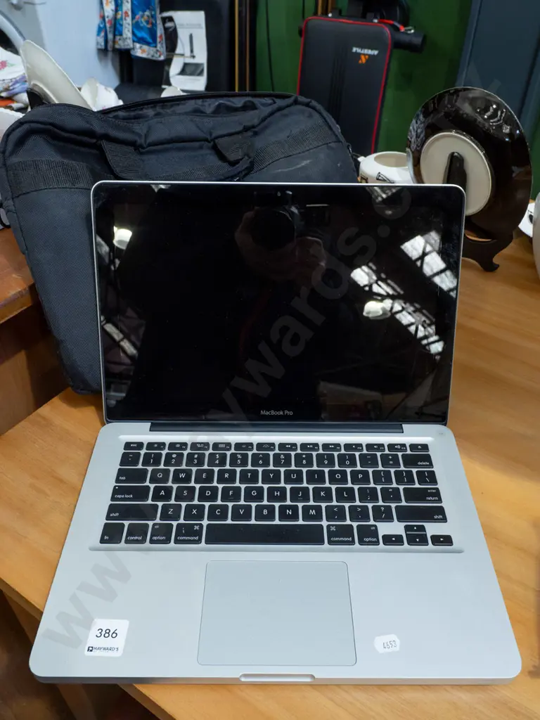 Apple Macbook Pro Model A1278 - with carry case. Password in office. Image 1++