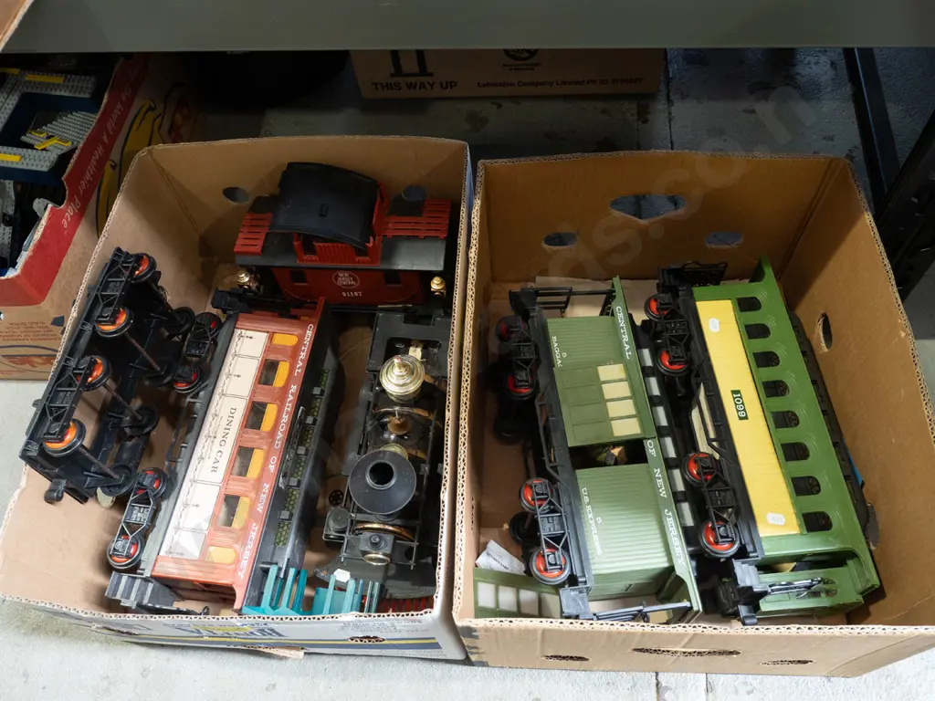 2x boxes of Jim Beam train decanters and wagons -all empty -  red dots Image 1++